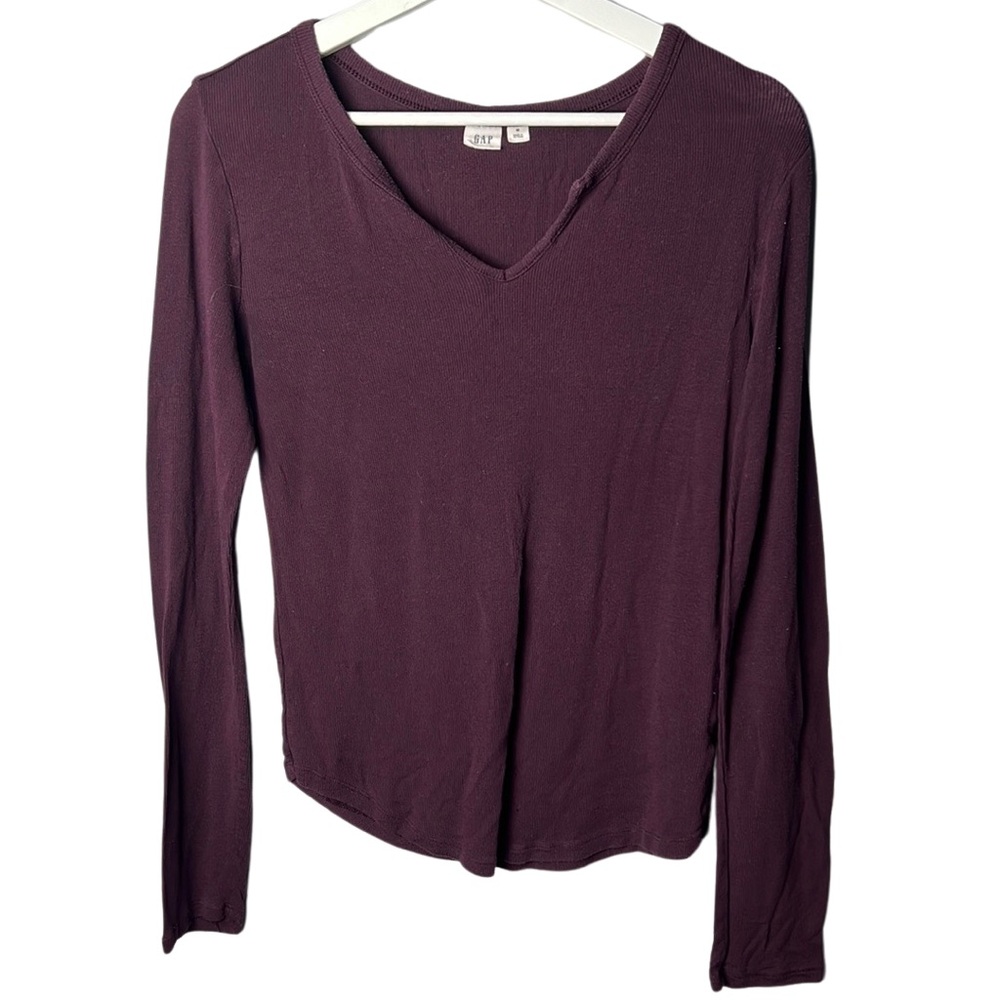 GAP Long Sleeve V-Neck Tee in Dark Plum (Purple)